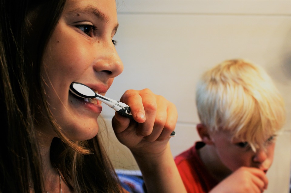 ¿Cómo convencer a nuestros niños para que se laven los dientes?